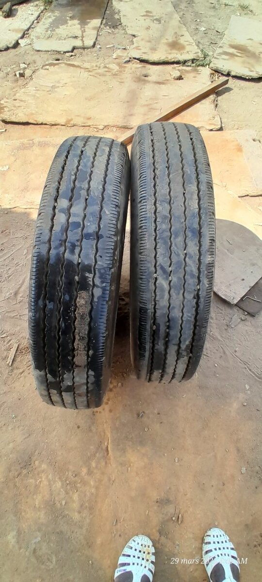 Pneu robuste pour camions lourds