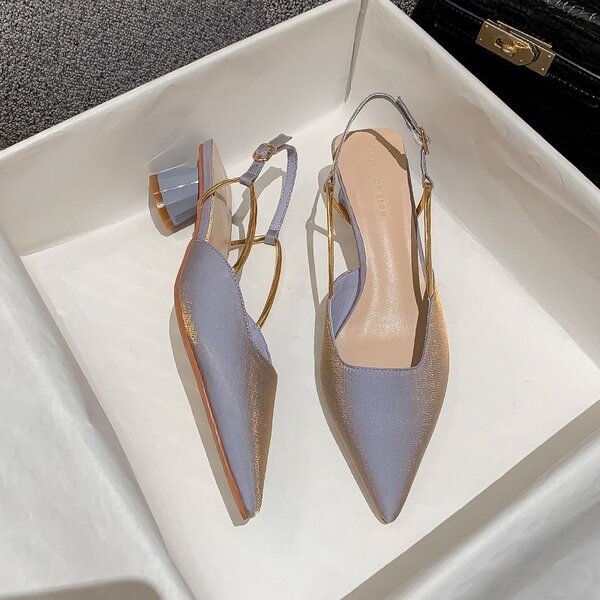 Туфли на невысоком каблуке