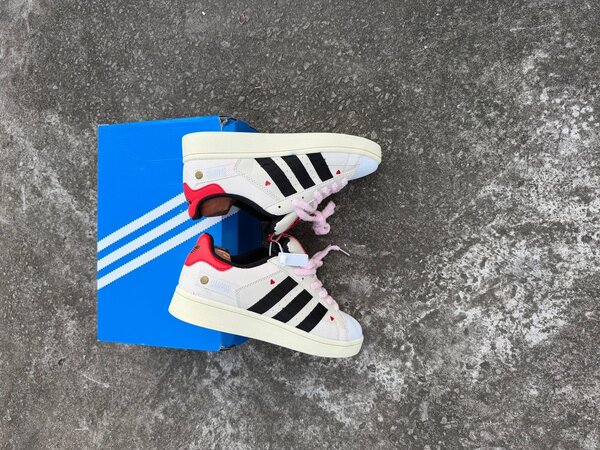 Chaussures Adidas blanches pour femme