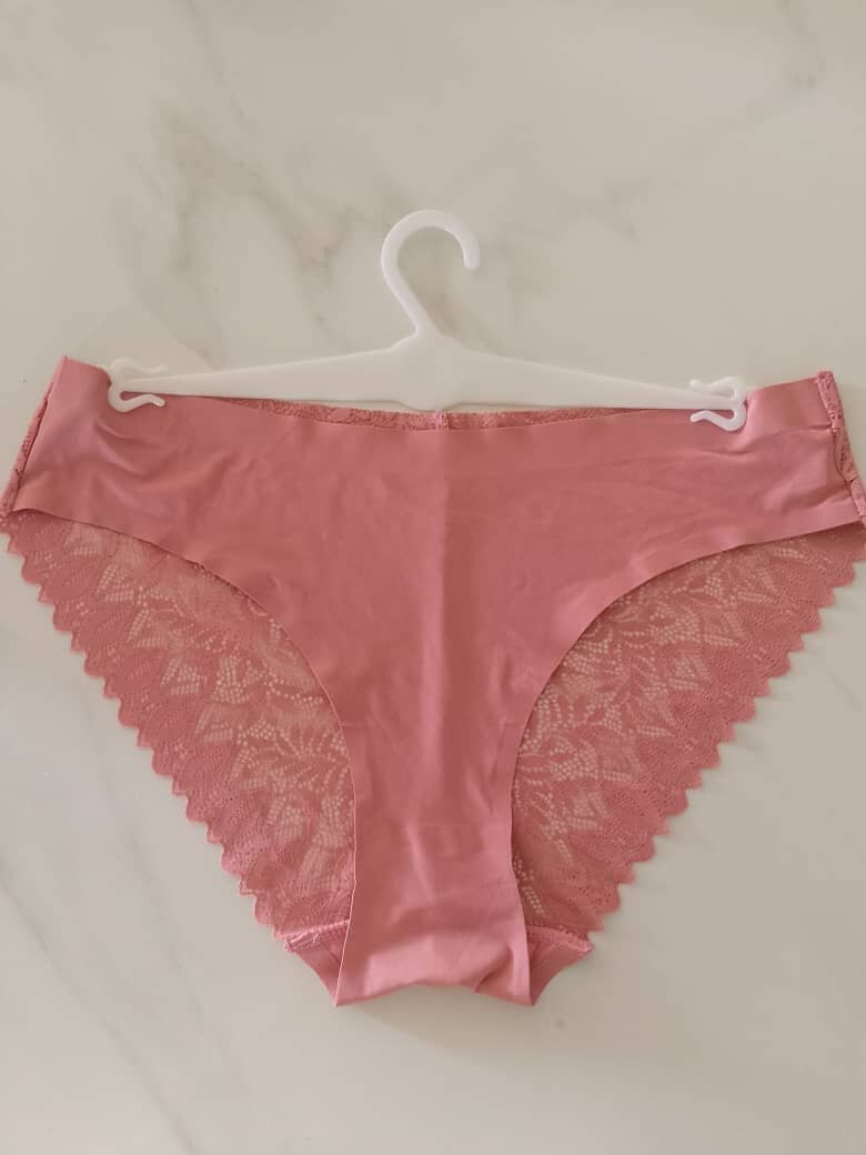 Culotte en dentelle féminine