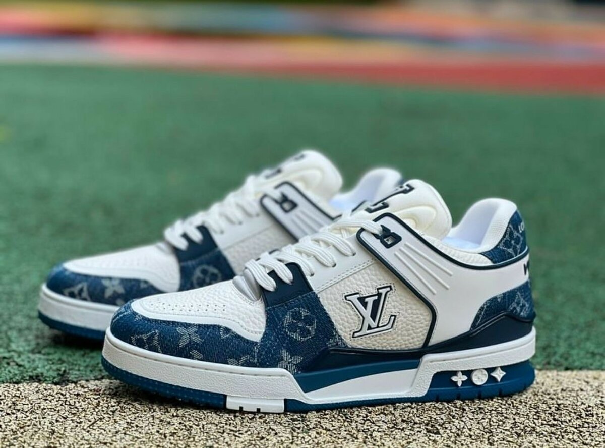 LOUIS VUITTON CLASSIC