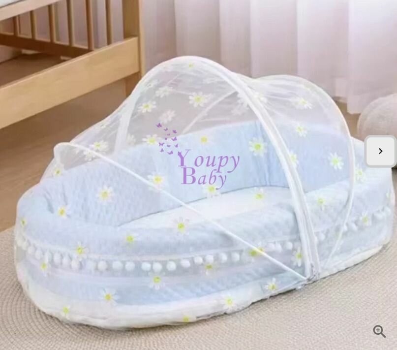 Lit bébé avec moustiquaire