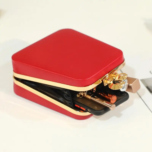 Pochette élégante en cuir coloré