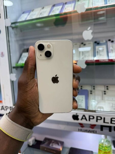 iPhone 13 128go quasi neuf