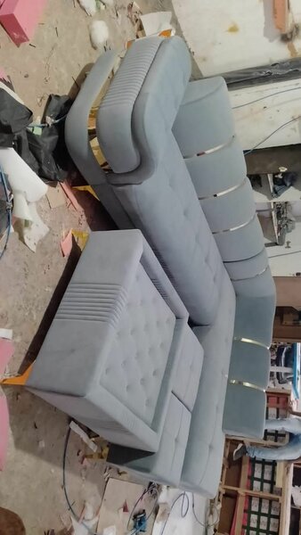 Canapé gris moderne avec coffre