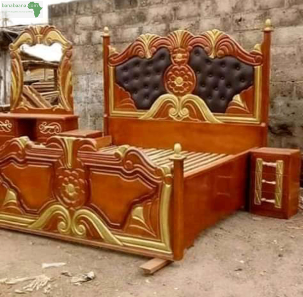 Lit King en bois sculpté