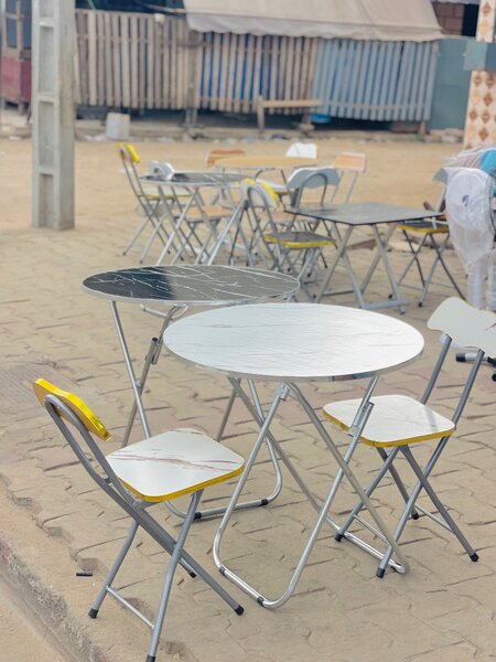 Table et chaises pliantes