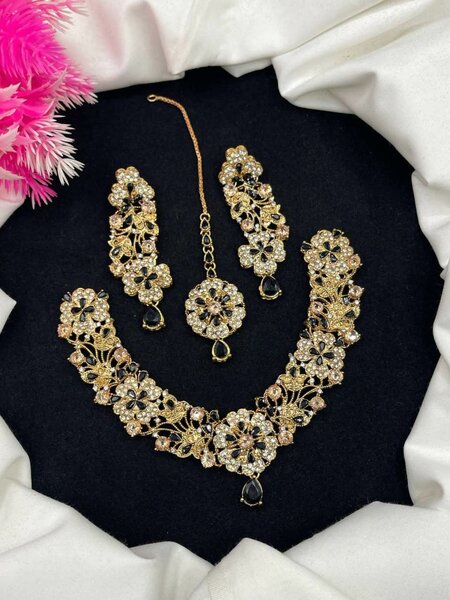Ladies wedding set Necklace and earrings