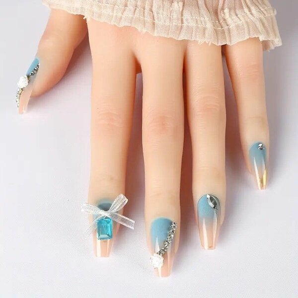 Artificial press on nails with nail kit