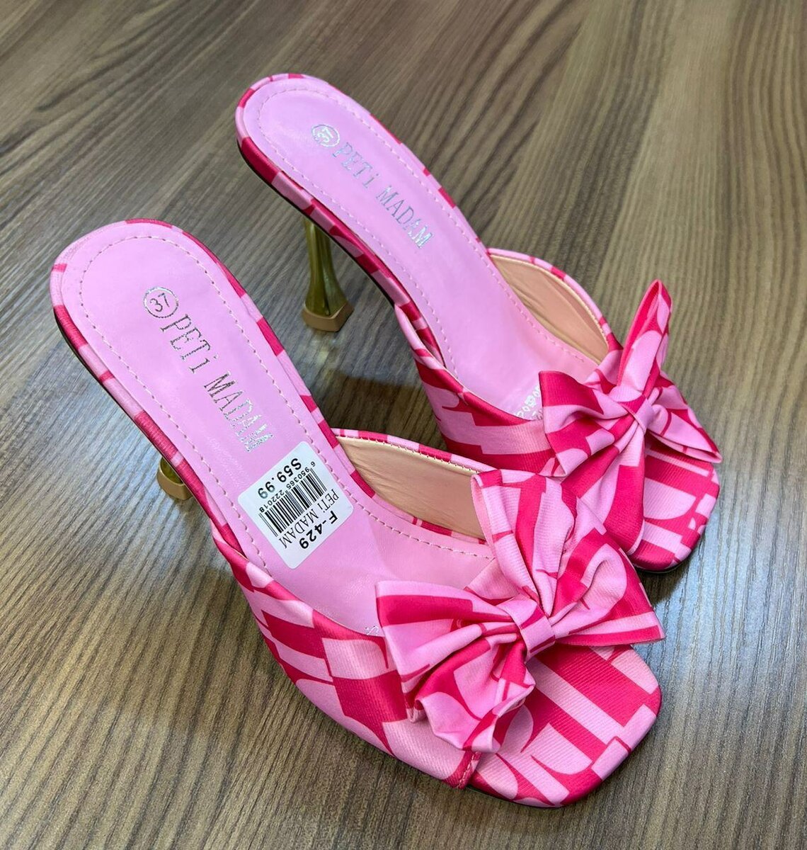 Mules élégantes avec nœuds