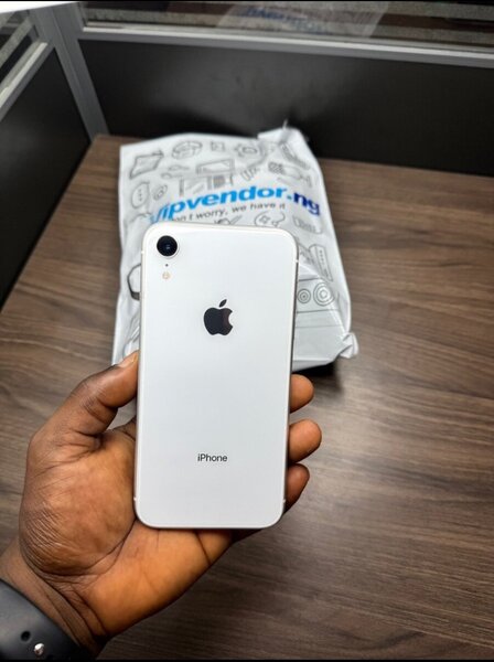 iPhone XR 64 Gig
