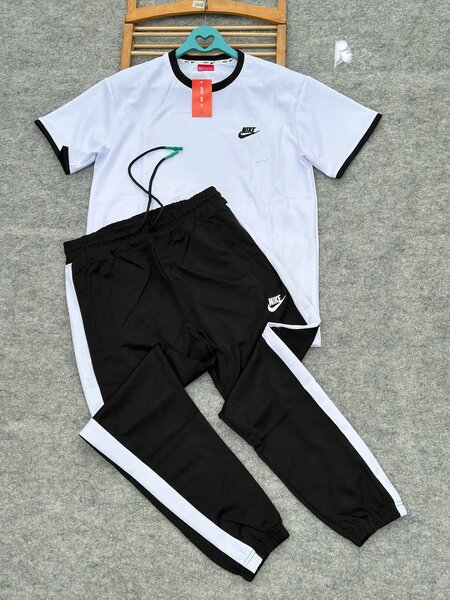 Conple  pantalon  Nike