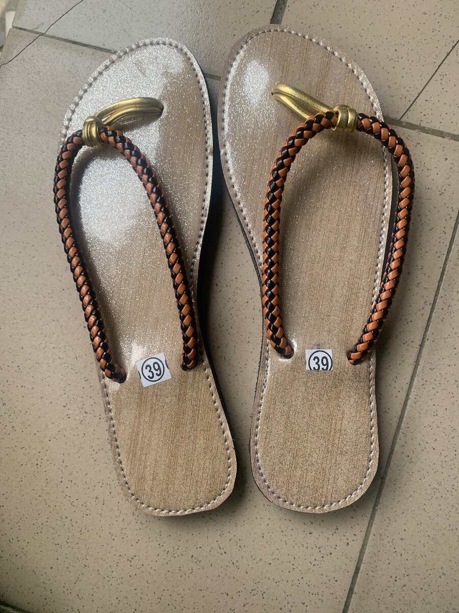 Sandales en cuir artisanal chic