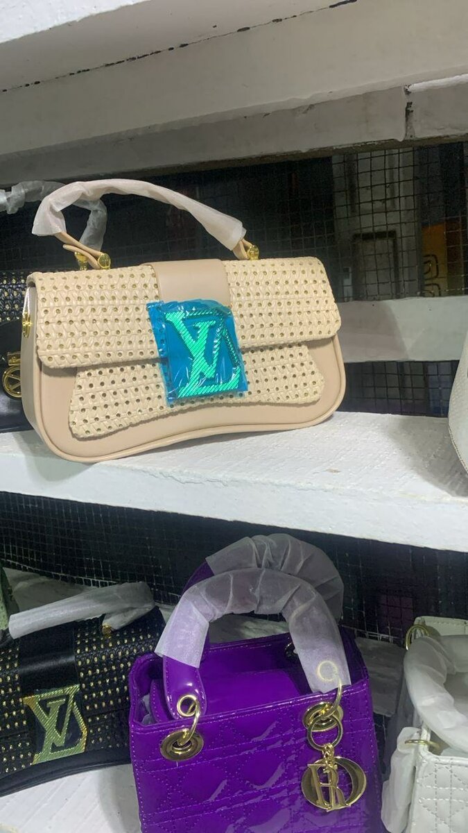 Sac à main élégant tissé