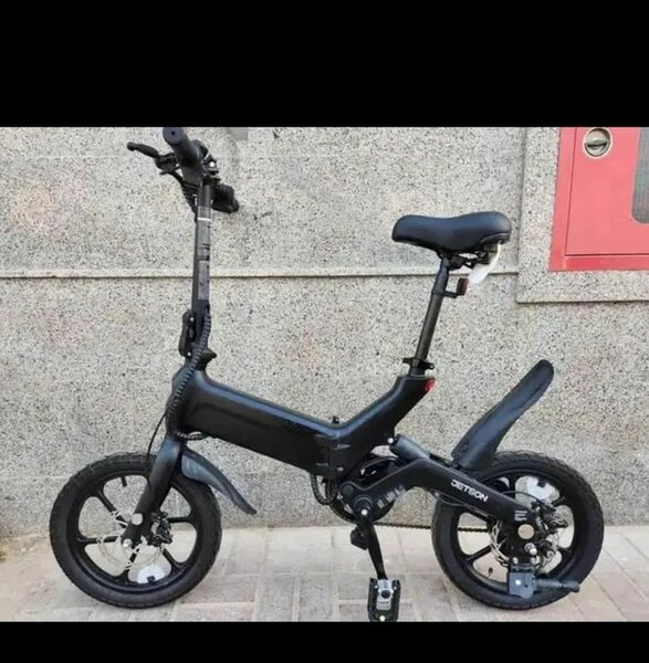 Vélo électrique pliant compact