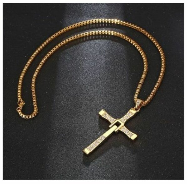Collier pendentif croix dorée