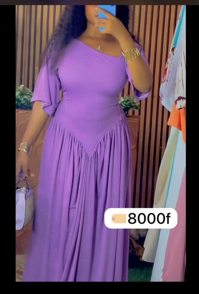 Robe élégante épaule dénudée