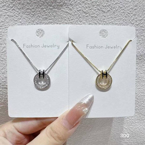 Elegant Pendant Necklace Set