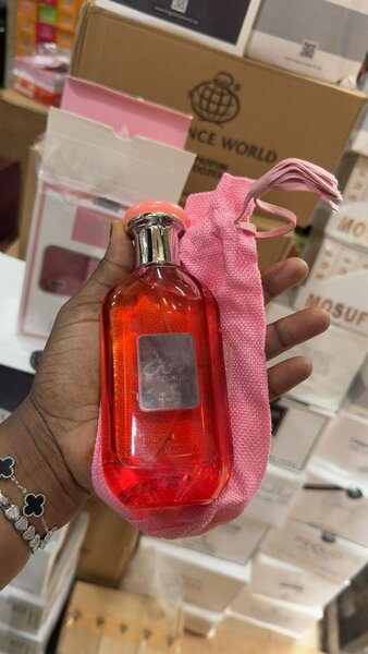 Parfum Femme Luxueux en Rouge