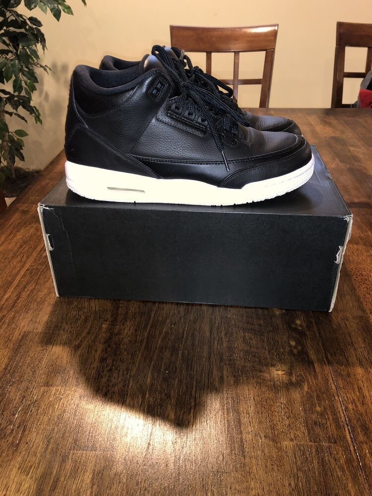 Chaussures Nike Air Jordan noir et blanc