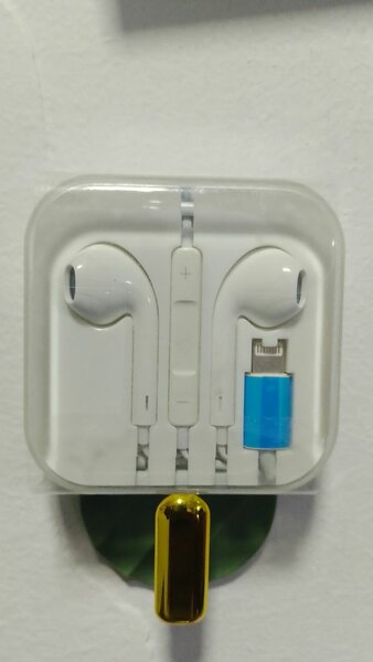 Écouteurs filaires avec télécommande