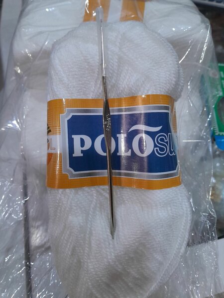 Fil à tricoter blanc