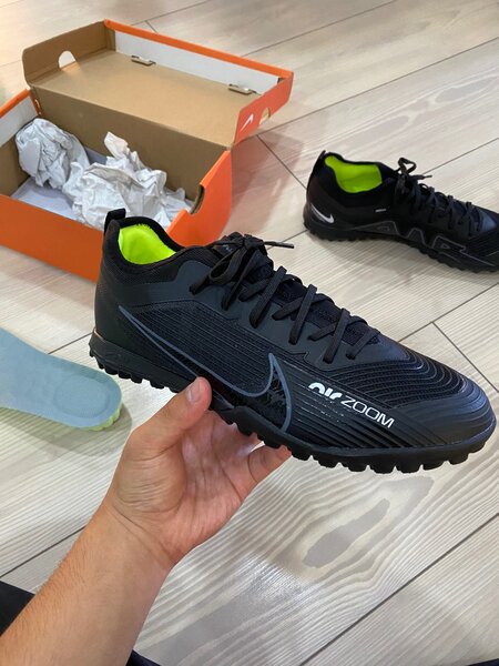 Кроссовки для футбола