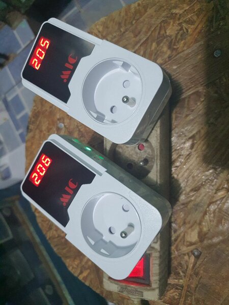 Prise intelligente avec affichage LED