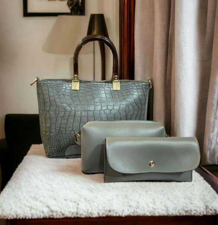 3 Piece Bags in 2500 Rs including Delivery Charges..
