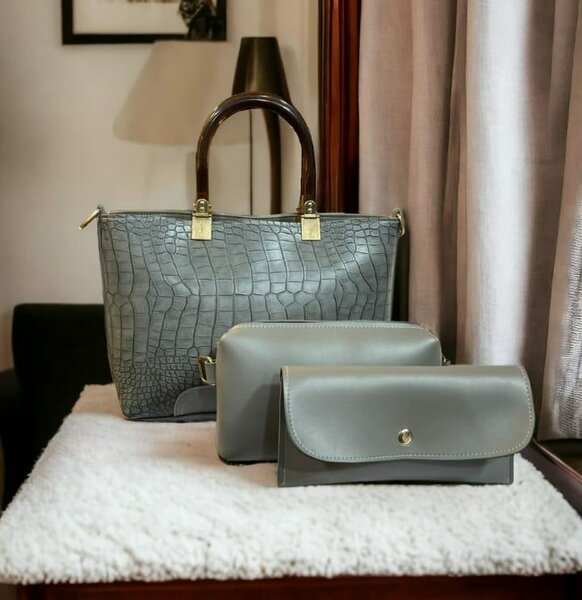 3 Piece Bags in 2500 Rs including Delivery Charges..