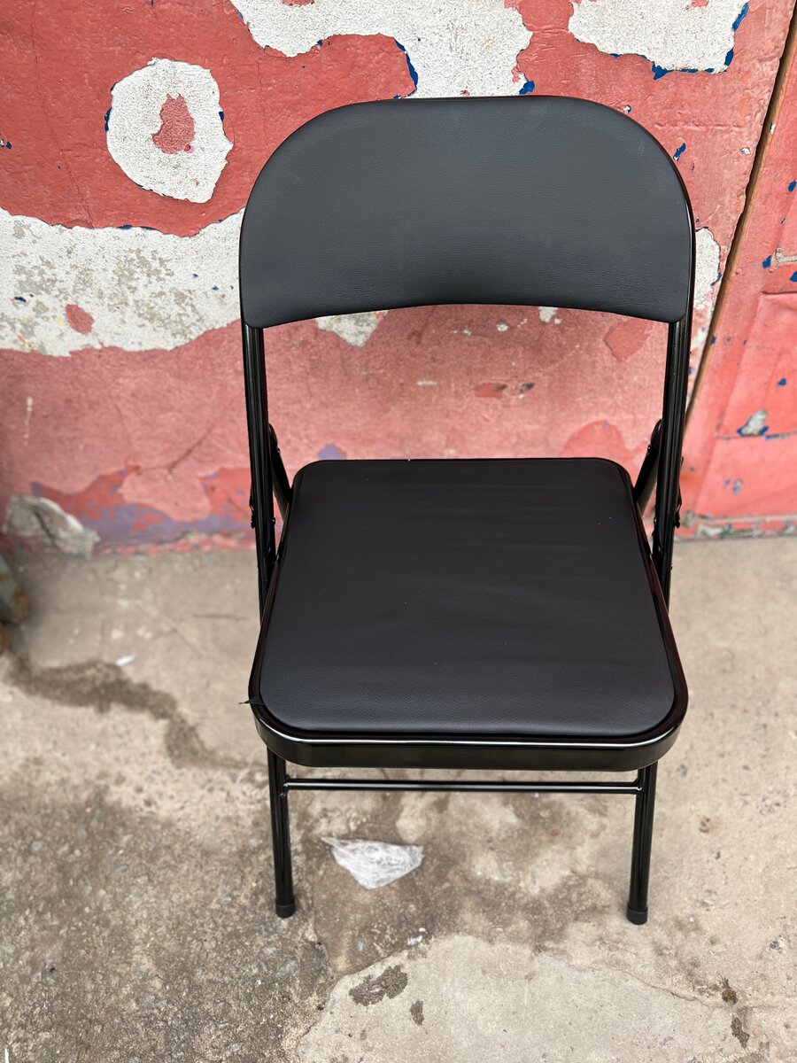 Chaise pliante noire pratique