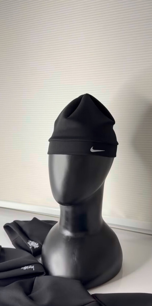 Bonnet noir en polaire