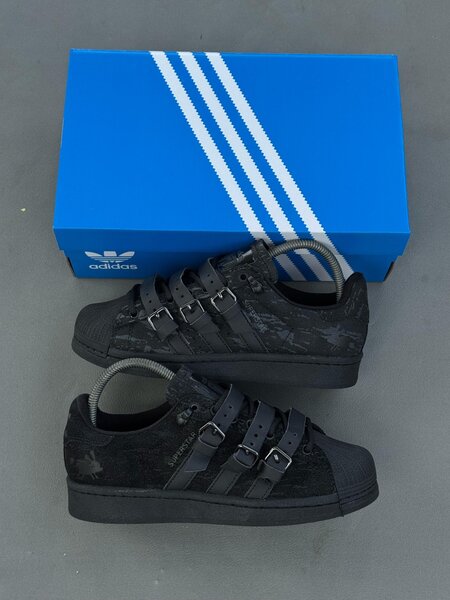 Baskets noires Adidas en daim