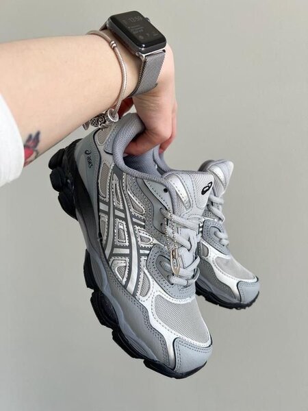 Baskets confort grises Asics