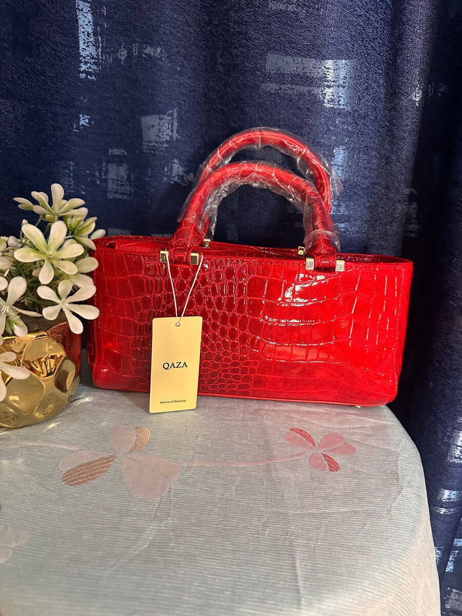 Sac à main QAZA en cuir noir