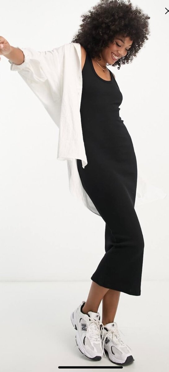 Robe noire sans manches élégante