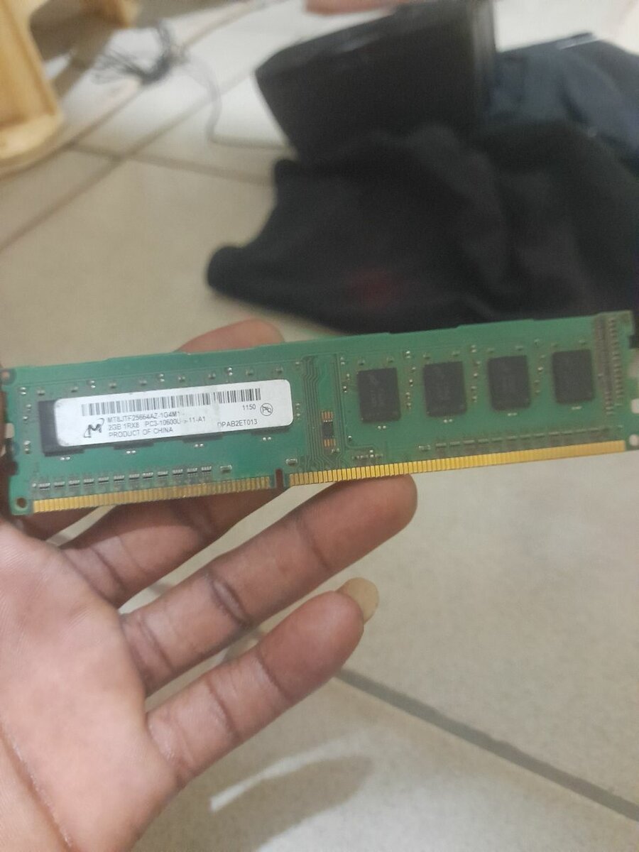 Mémoire RAM 2GB DDR3 PC3-10600U