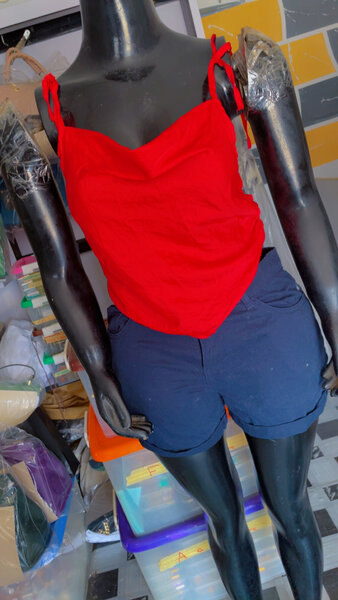 Haut court rouge femme