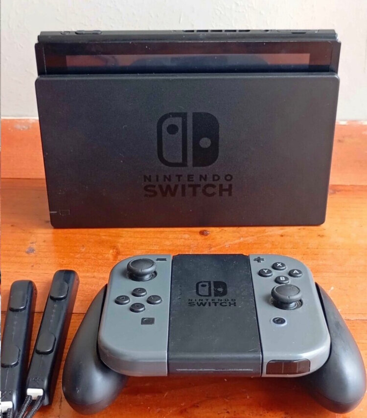 Nintendo Switch avec 2 jeux vidéo