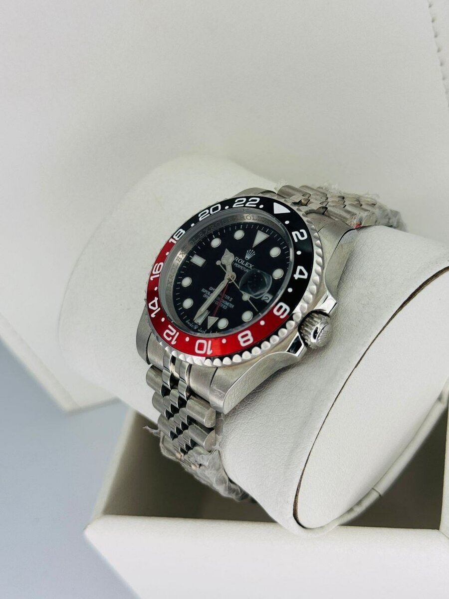 Montre de luxe en acier inoxydable