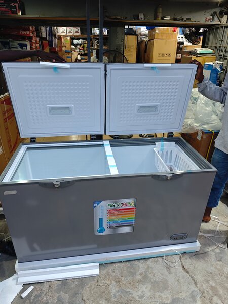 Congélateur coucher 423 litre deux porte avec vitre