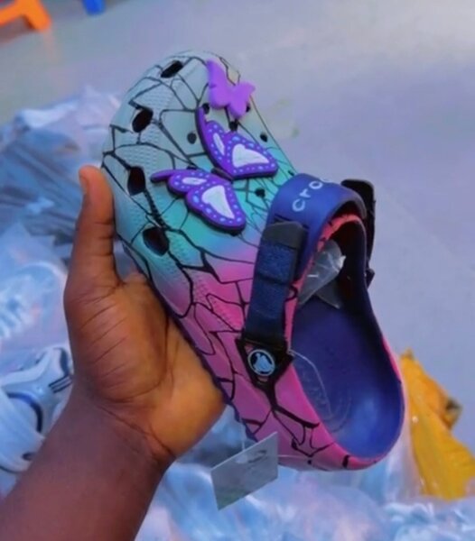 Crocs papillon coloré