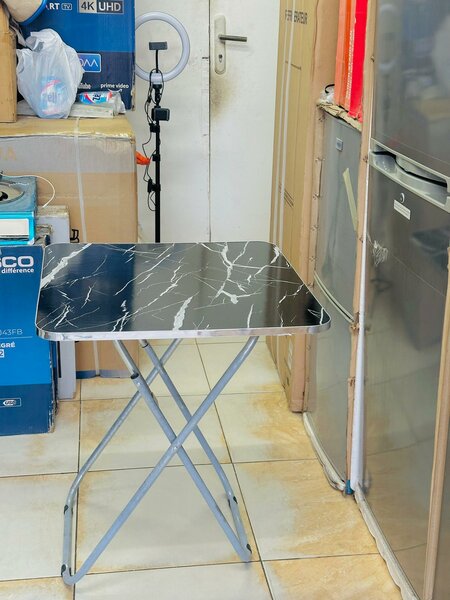 Table pliante marbrée