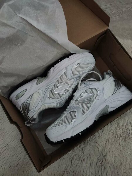 Chaussures de sport blanches confortables