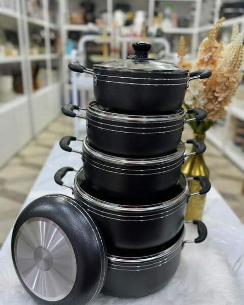 Casseroles antiadhésives robustes