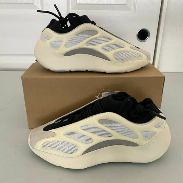 ADIDAS YEEZY 700 V3