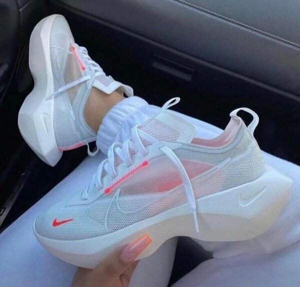 Nike women vista sneakers