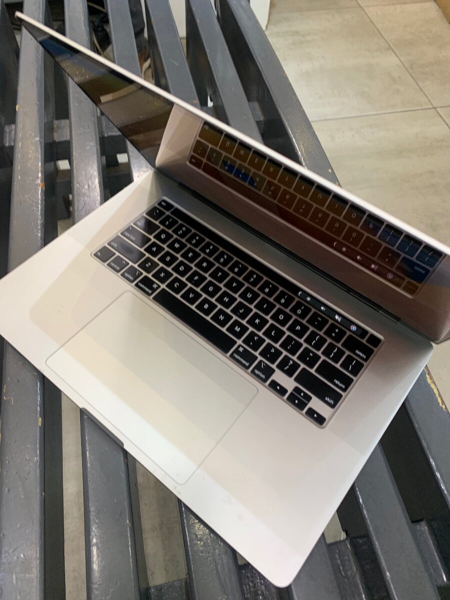 Apple Machook Pro 16inches