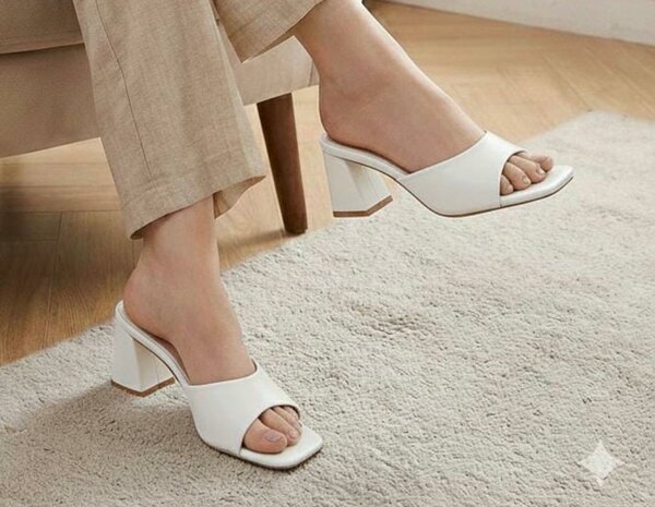 Sandales à talons carrés