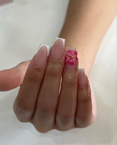 Ongles Acryliques Roses Floraux